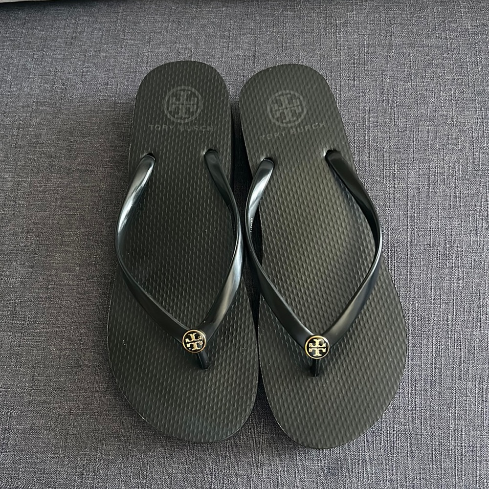 *Like New* Tory Burch platform wedge black flipflops